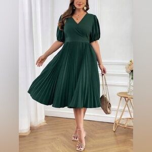 Pre-Owned Green SHEIN Pleated Dress